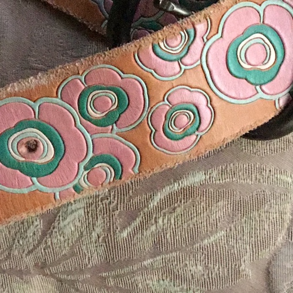 Gap brand leather tooled belt - Picture 2 of 4